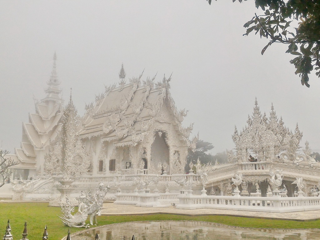 white temple chiang rai